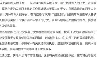 对比明显！恩里克赛后有说有笑，姆巴佩一脸阴沉摊手不满